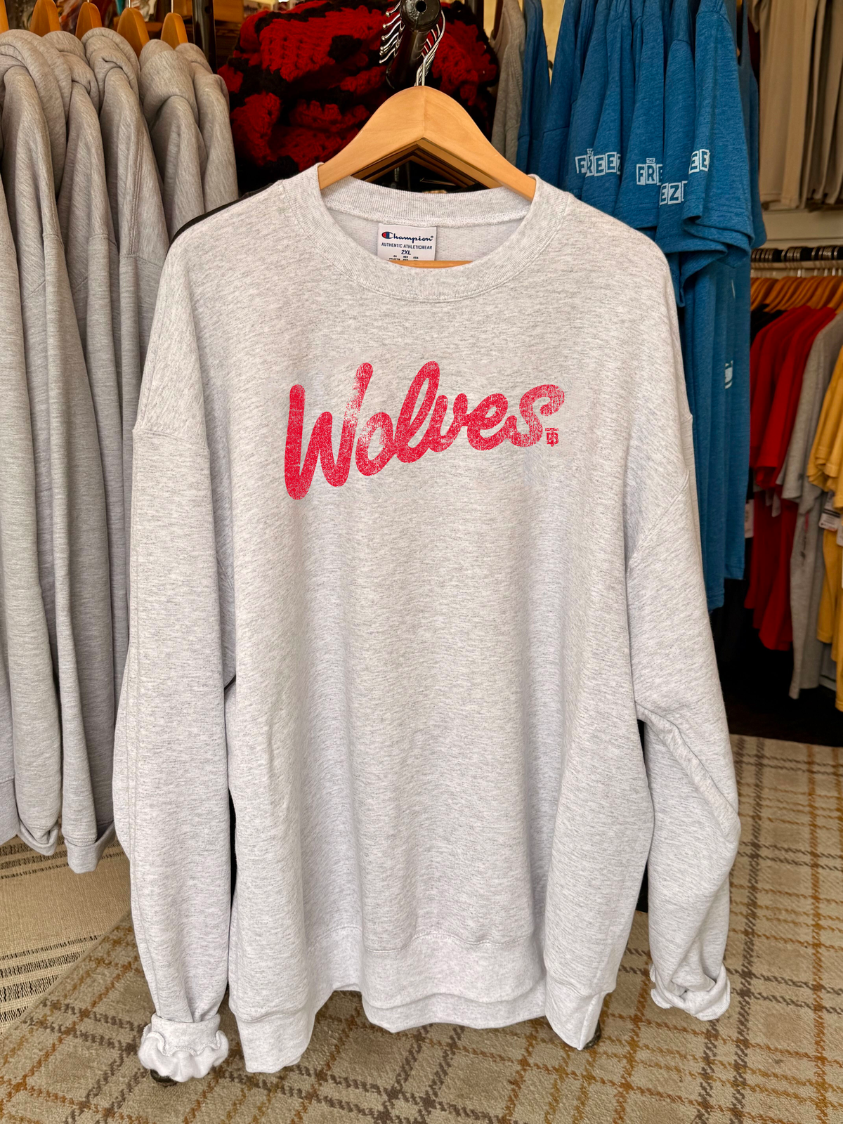 **PRE-ORDER** Wolves Crewneck